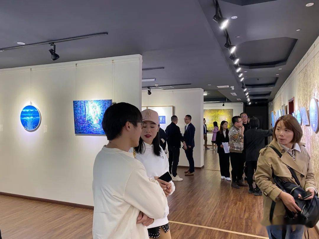 展览来更斯艺术馆探秘朱东升的汲谧灵之境