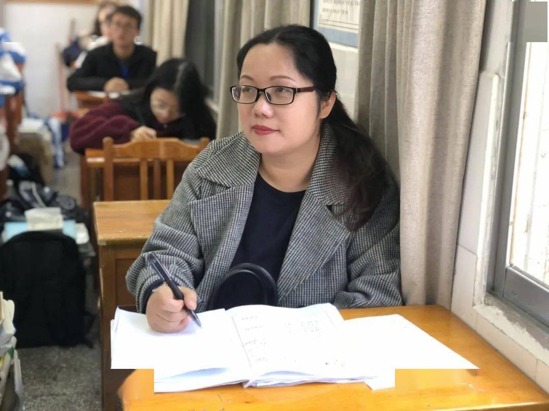 当天,来自贵阳市第二中学,贵阳市民族中学,金秀瑶族自治县民族高中的