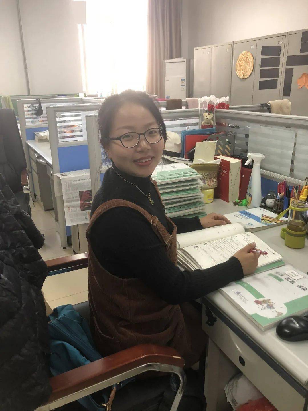 徐美玲老师是丰台一小长辛店分校五年级1班的班主任.