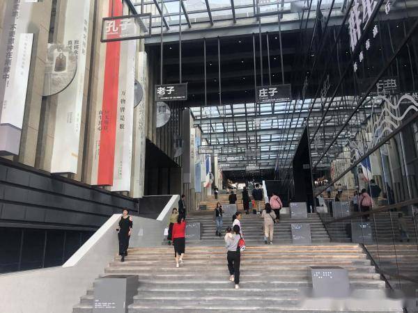 一个书店3.0时代的苍南书城,又何尝不是尽了心尽了力的呢