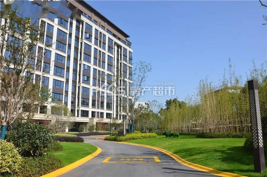 宽阔的楼间距小区景观德信东宸府交付进行中,还没有交付的业主抓紧