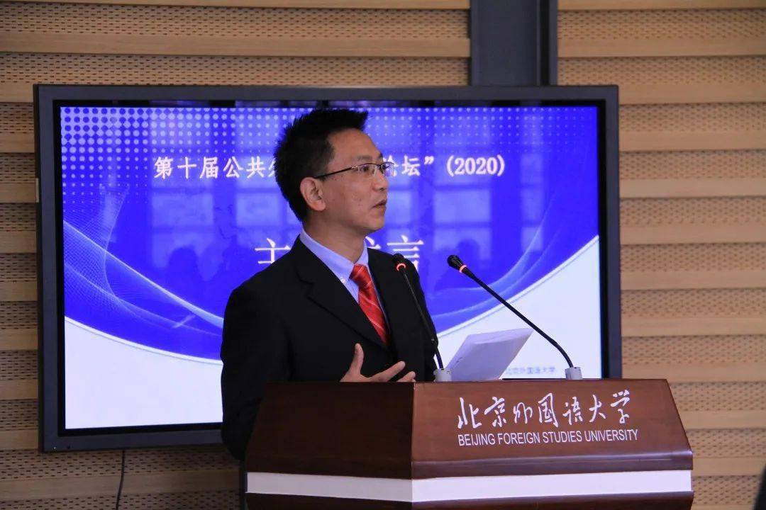 在上午举办的论坛开幕式上,中心副主任周鑫宇教授代为宣读了杨丹校长