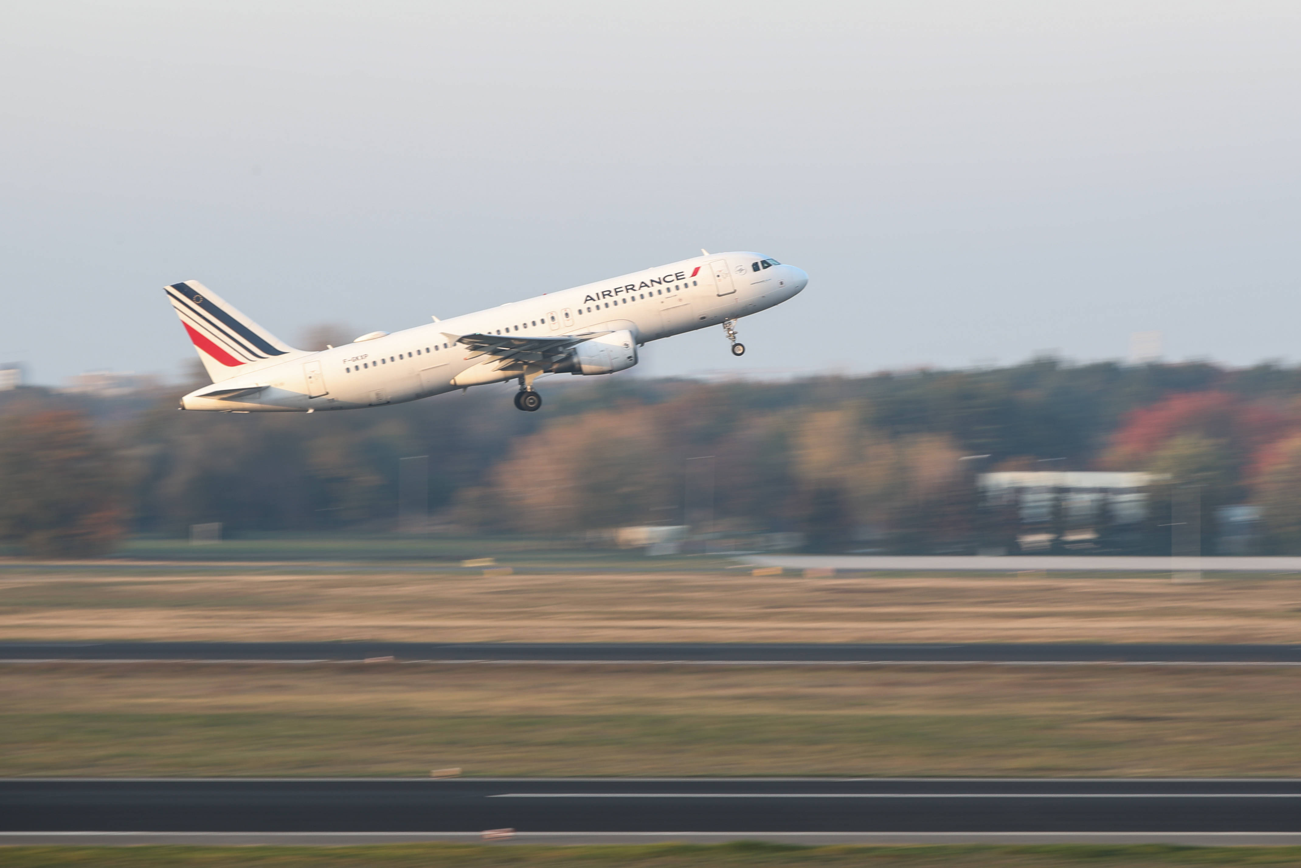 德国柏林泰格尔机场正式关闭