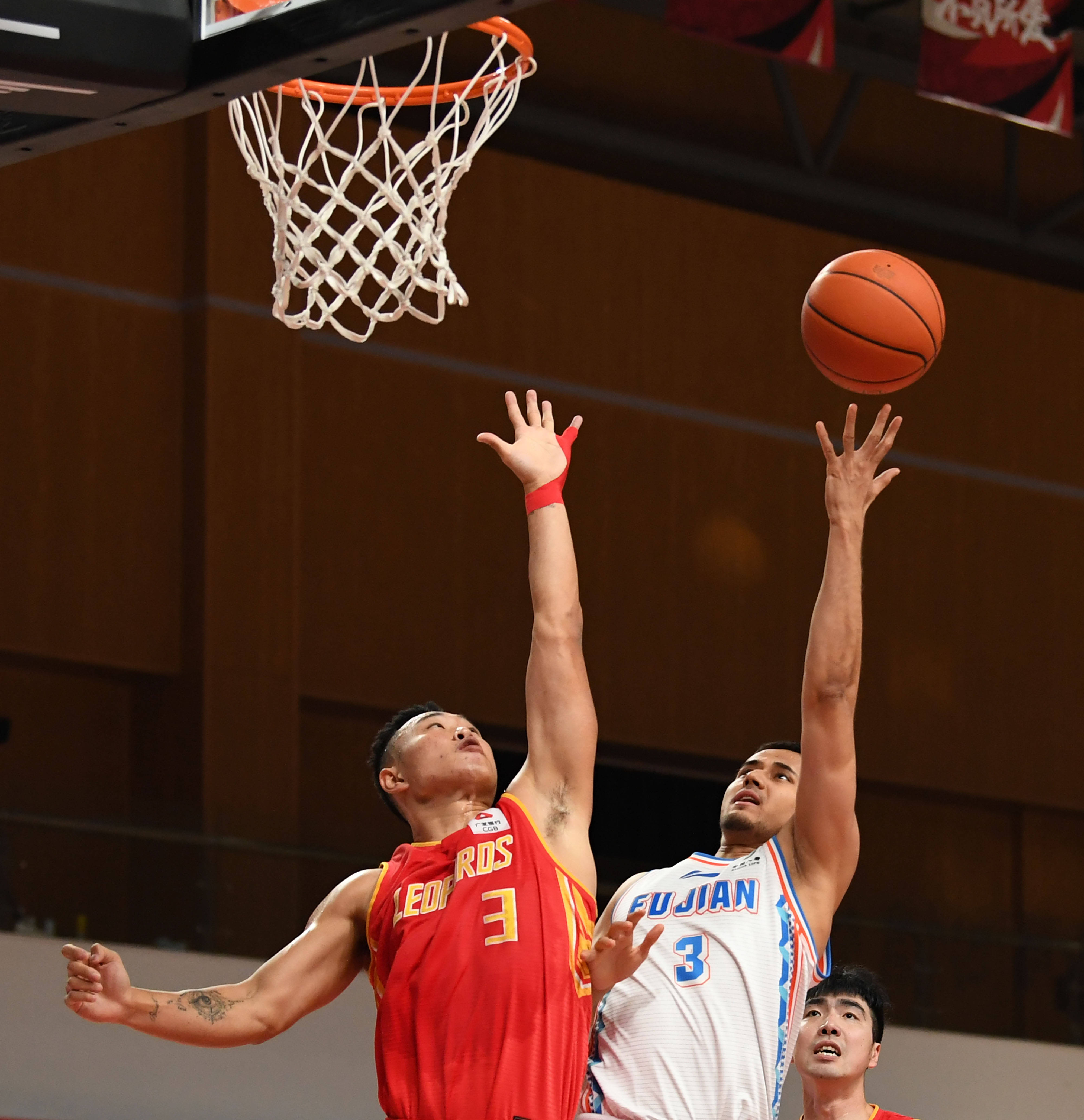 篮球cba第一阶段福建豹发力对阵深圳马可波罗