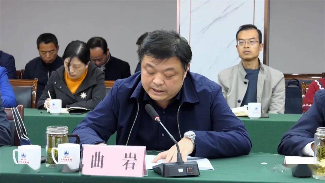 县委副书记曲岩围绕我县实施乡村振兴战略工作,向巡察组重点汇报了