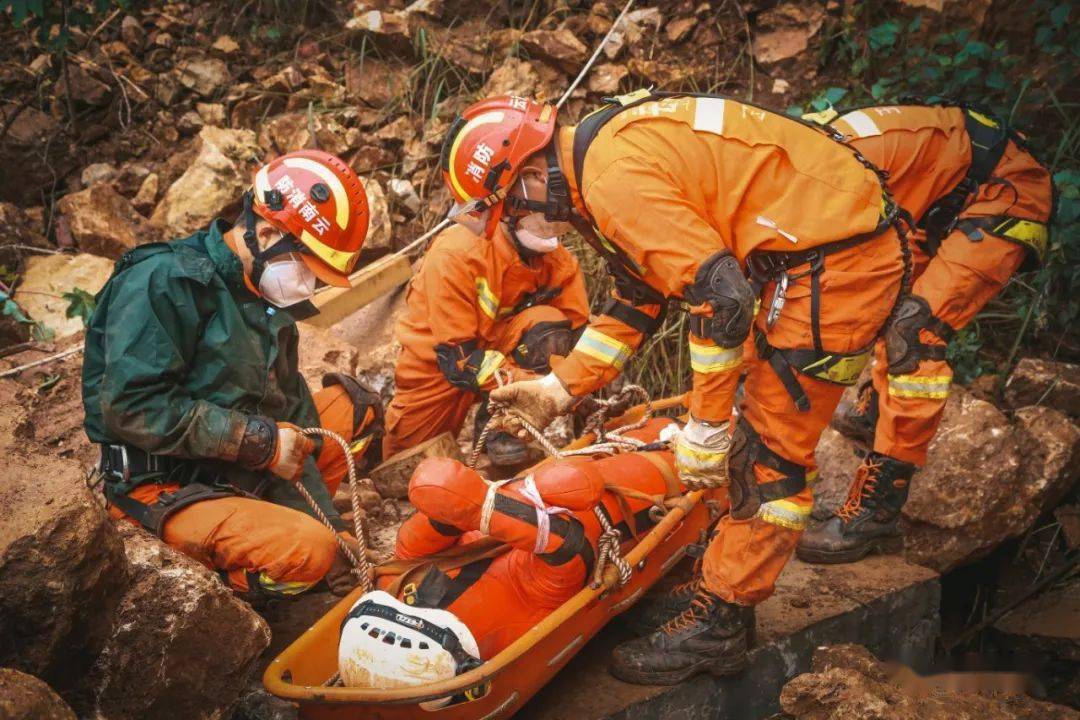 72小时分秒必争丨通海发生68级地震多处房屋倒塌人员被困这是演练