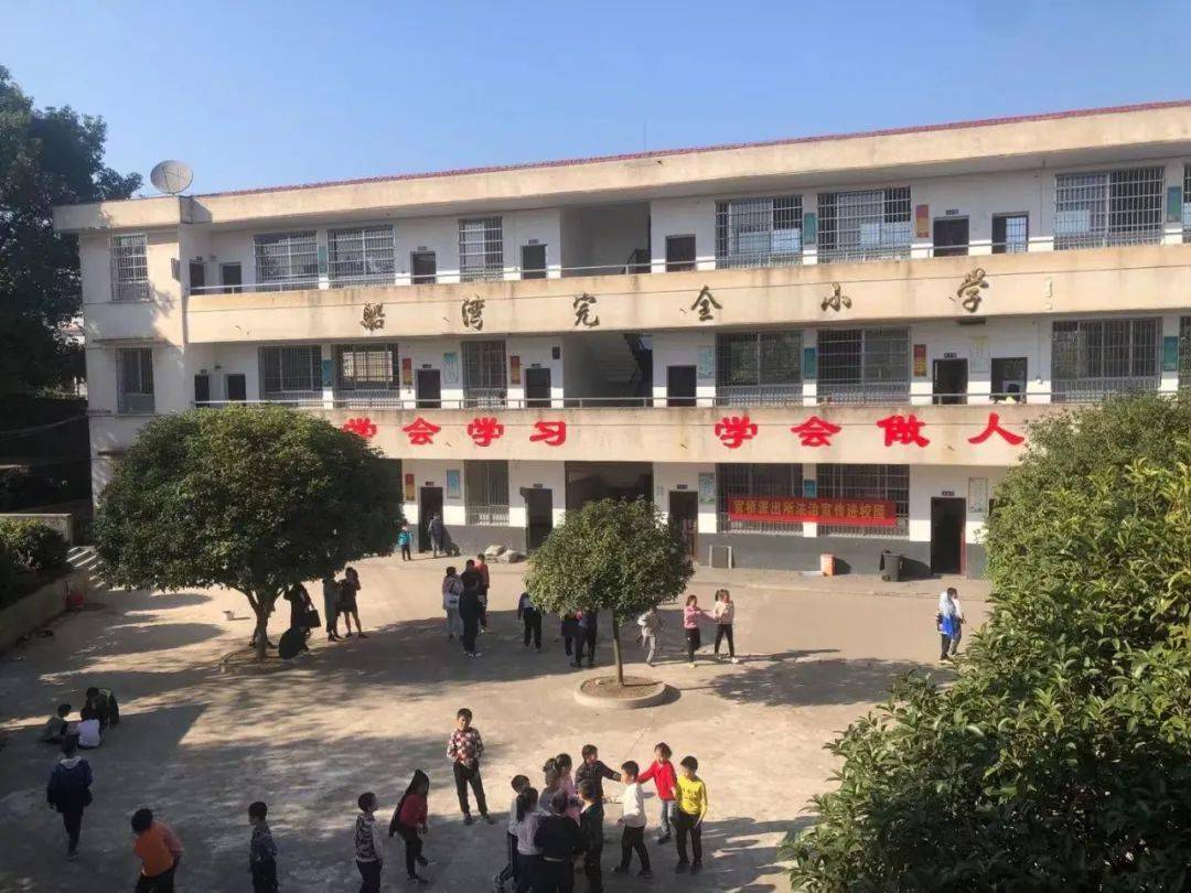 11月10日,浏阳五中辖区各中学团委书记齐聚官桥船湾完小,一同见证了