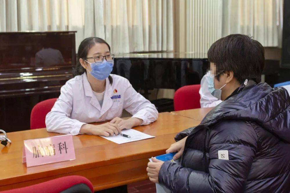 岐黃校園行·問診暖人心 —東直門醫院通州院區走進潞河中學開展健康