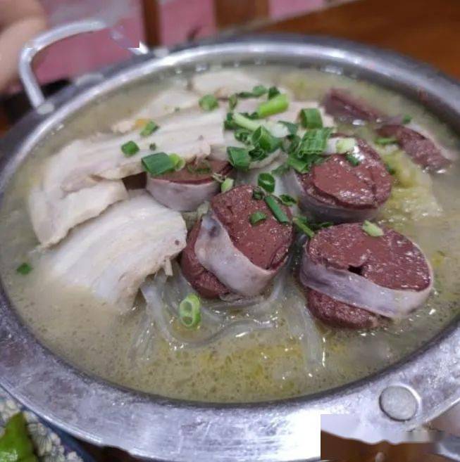 这是豫北一带的一种小吃,尤以安阳内黄的烧灌肠最为正宗.