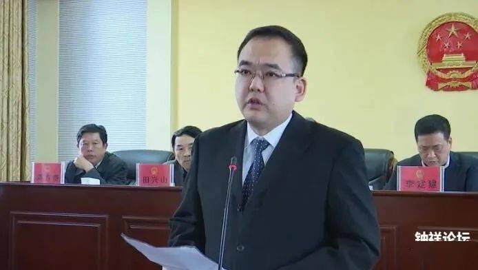 任命周军为钟祥市人民政府副市长,决定周军为钟祥市人民政府代市长.
