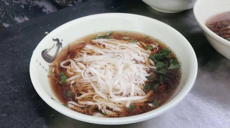 据说,乾隆皇帝曾南巡至淮安,带着大学士汪廷珍微服私访至淮安府,在一