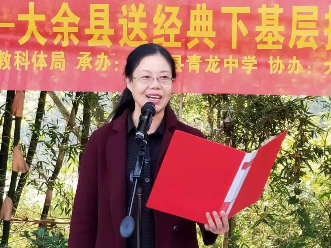 普通话测试员,赣州师范高等专科学校中文系教授赖海燕领诵《示宪儿》