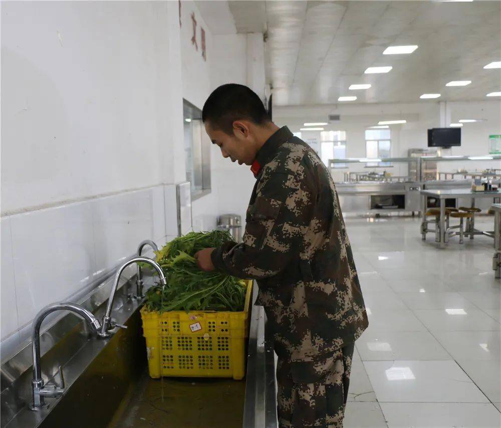 冬储冬藏,丰富官兵餐桌"菜盘子"_部队