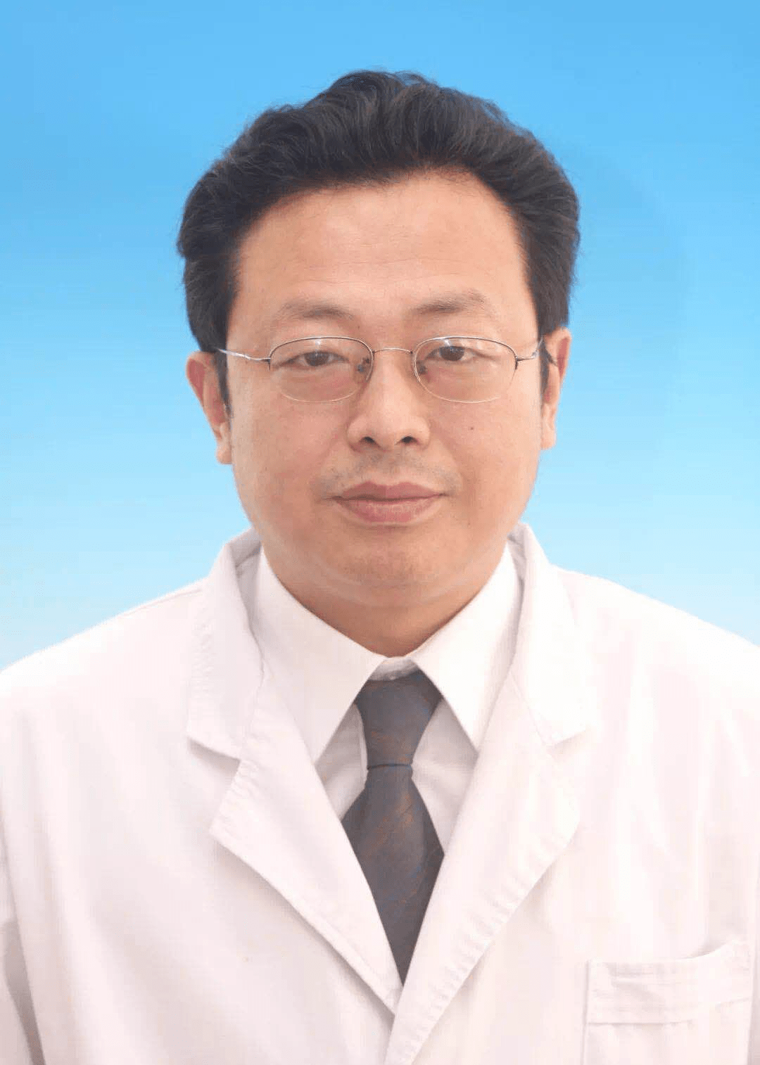 邱建忠2005年毕业于青岛大学医学院,在职研究生,副主任医师,现任青岛