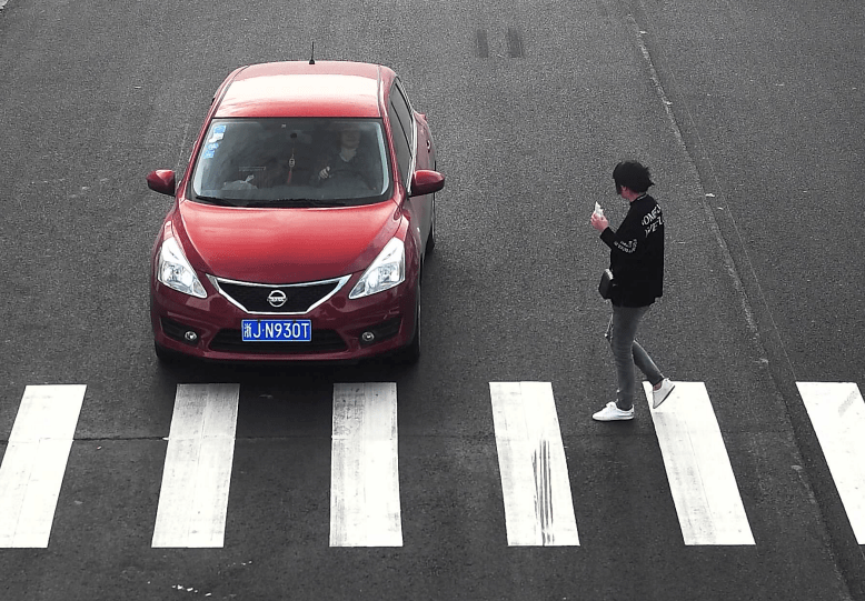 台州这些机动车未礼让行人被曝光行人这样过马路同样要处罚