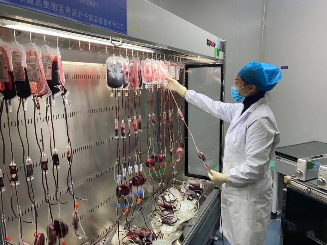 负责血液成分制备,主要制备的血液产品有:去白细胞悬浮红细胞,病毒