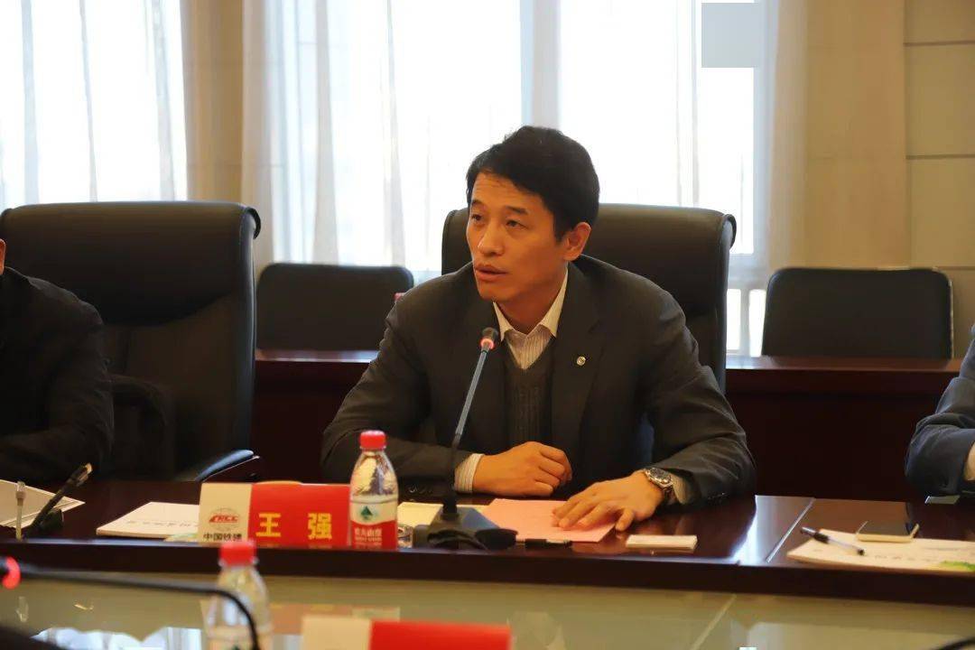 集团公司与东风商用车有限公司签署战略合作框架协议