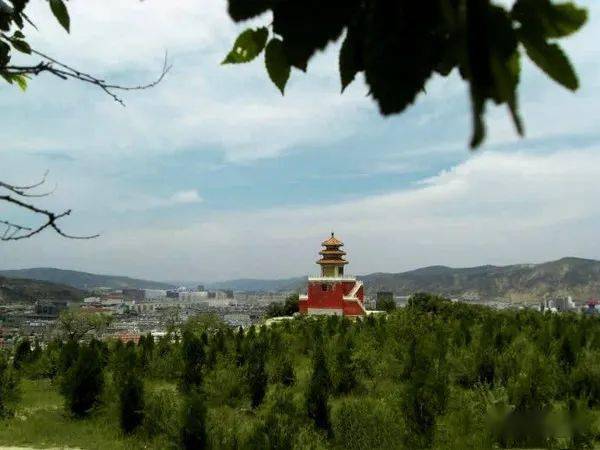 魁星阁,位于定西市区南山石羊岭之上,定西市第二人民医院和定西市第一