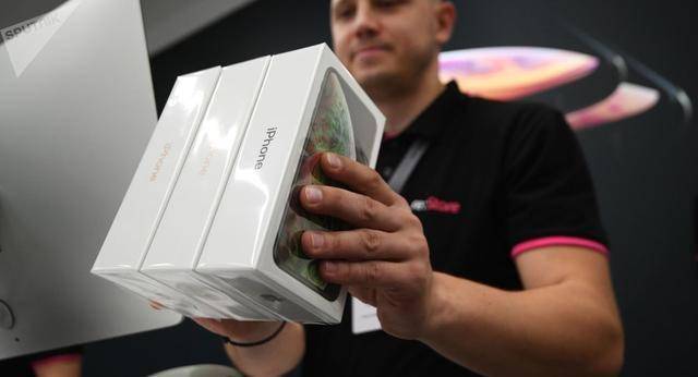 俄罗斯人在购买新款iphone后立即转手出售