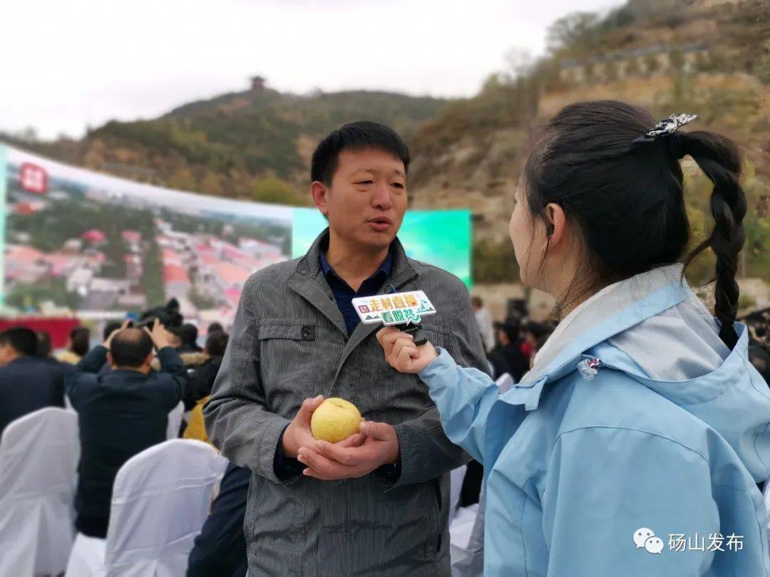 听说良梨镇党委书记刘建与我县企业签订了砀山梨直供协议?