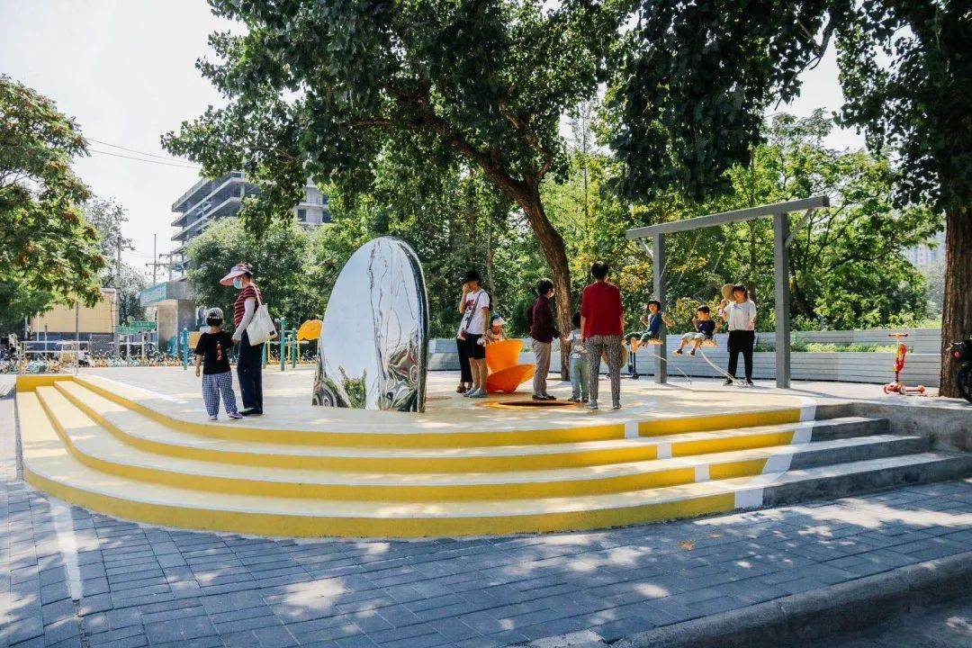 创新闻低效边角地变社区快乐客厅北京市朝阳区创新老旧小区公共空间