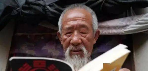 我出生那天天降异象为了让我活命退隐的爷爷为我订亲续命