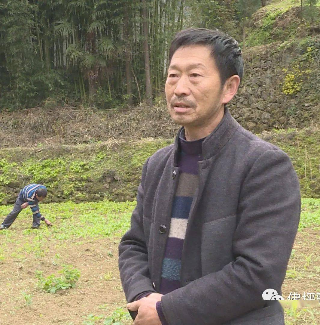 今年60岁的王占军是大河坝镇十亩地村村民,他从事科技育苗已有十个年