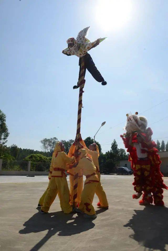 是雷州半岛起源早,最有特色的舞鹰雄,它植根于廉江传统文化,具有独特