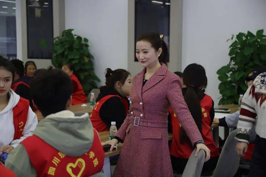 "雷媛媛表示,基地成立后,将传承黄甲领头羊精神,探索志愿服务工作的