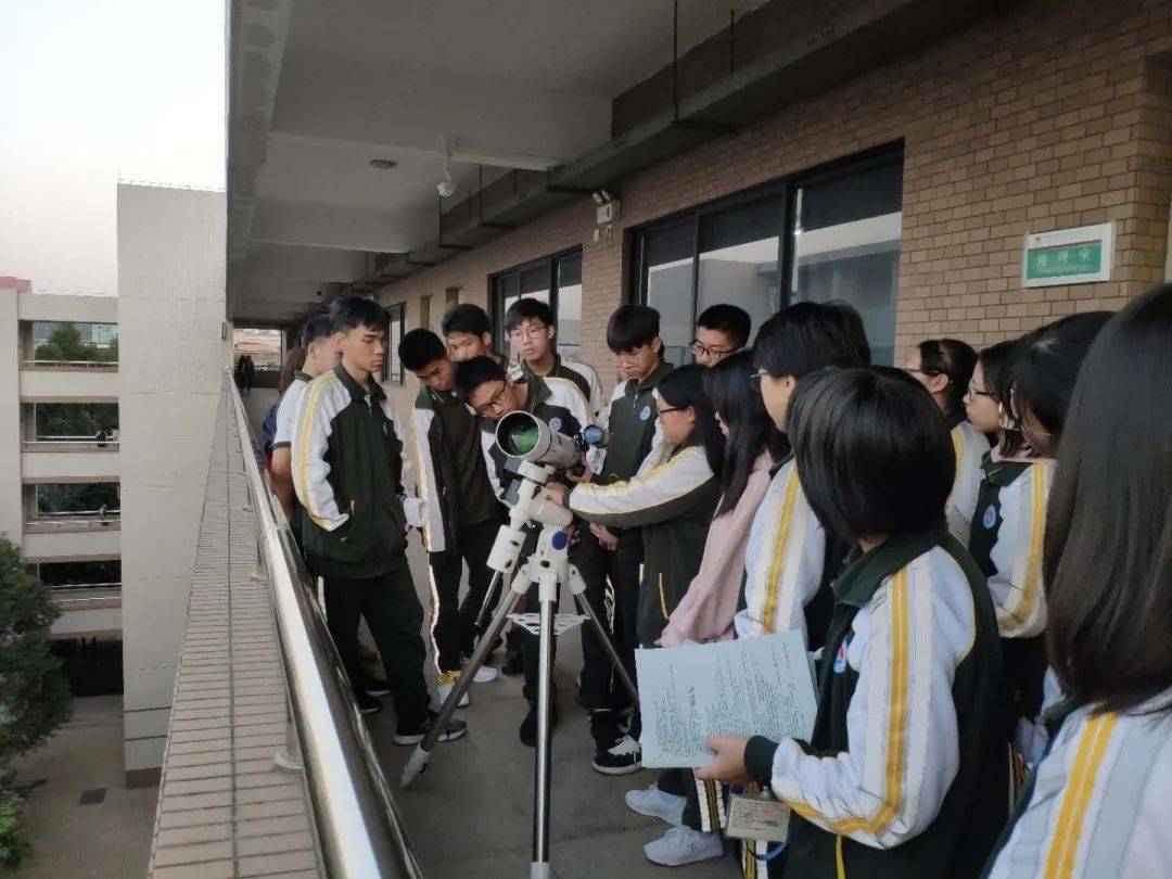 多才多艺的万江中学怎么少得了独具特色的社团?2.