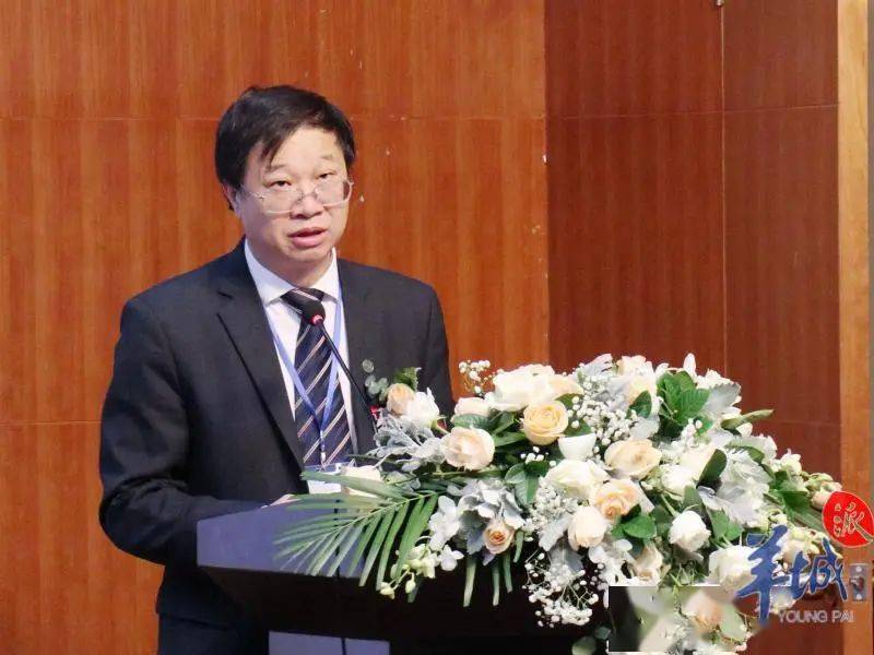 暨大校长宋献中在捐赠仪式上发言