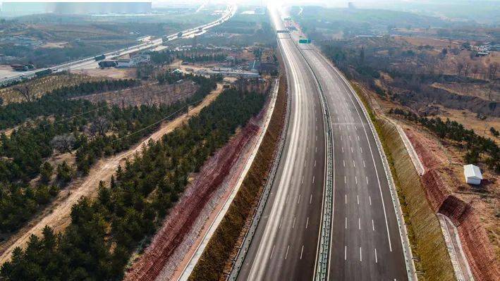 包茂高速包头至东胜段改扩建工程主线开通试运行