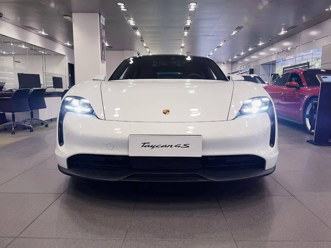 现车在售|哇哦,是来自未来的跑车细花白taycan 4s啊!
