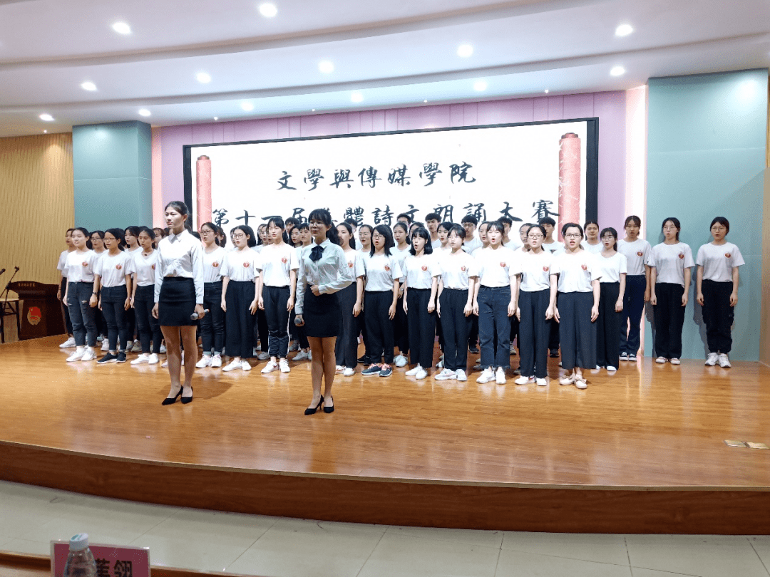 学生会集体诗文朗诵诵战疫精神展民族风骨