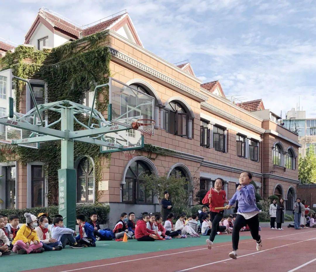 萌动活力校园引领阳光新风尚万航渡路小学第三十八届运动会闭幕式