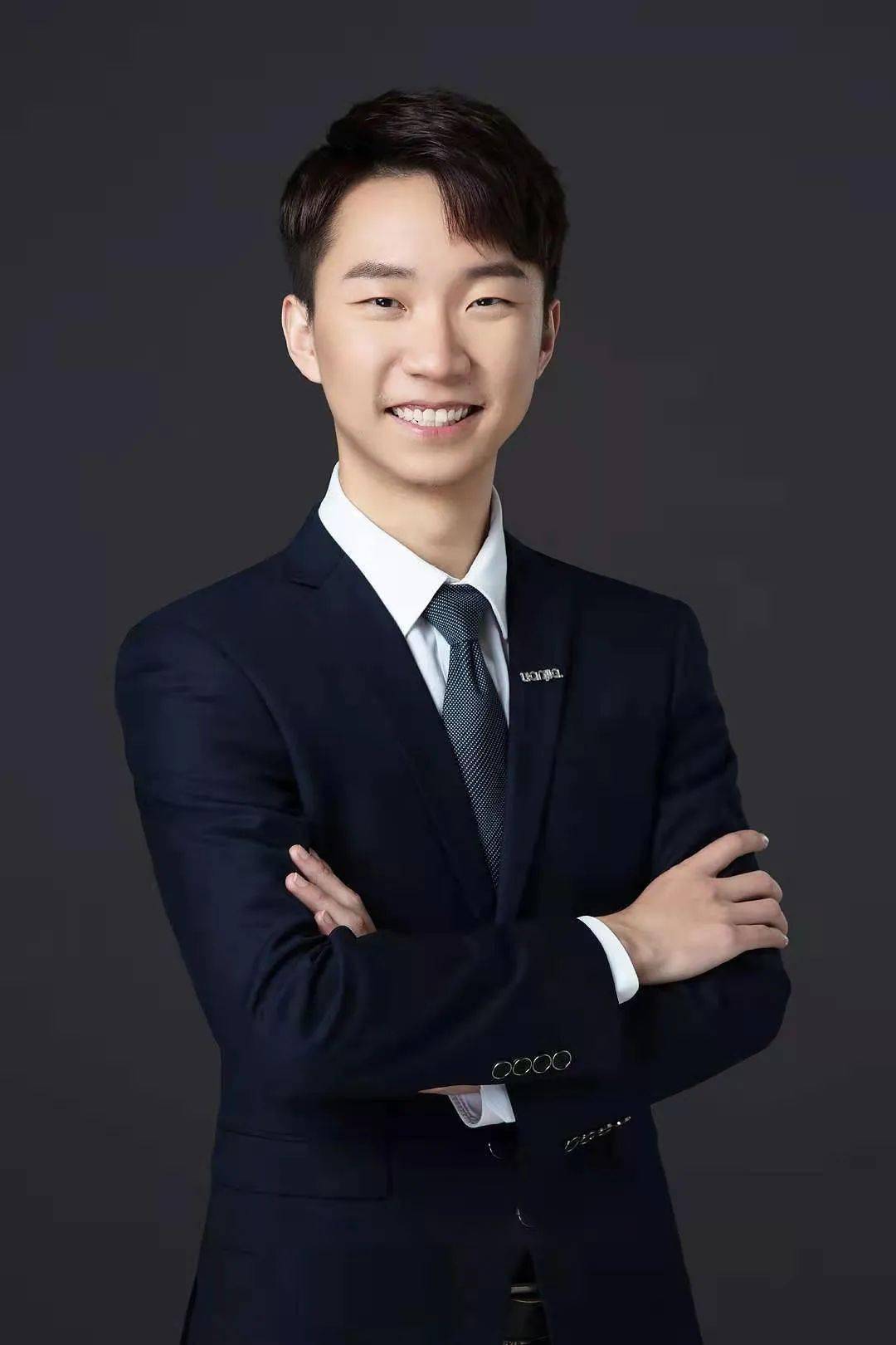 这届卖房子的人真就是这么好看