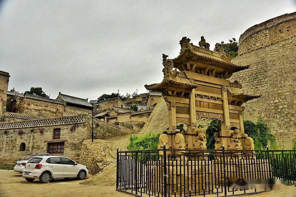 黄土高坡上的窑洞古村落