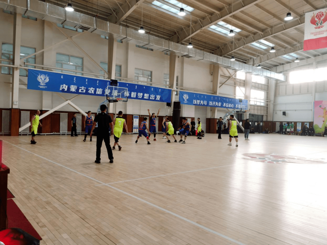 2020年草原鸿雁杯全区中老年篮球赛圆满落幕鄂尔多斯市代表队荣获亚军