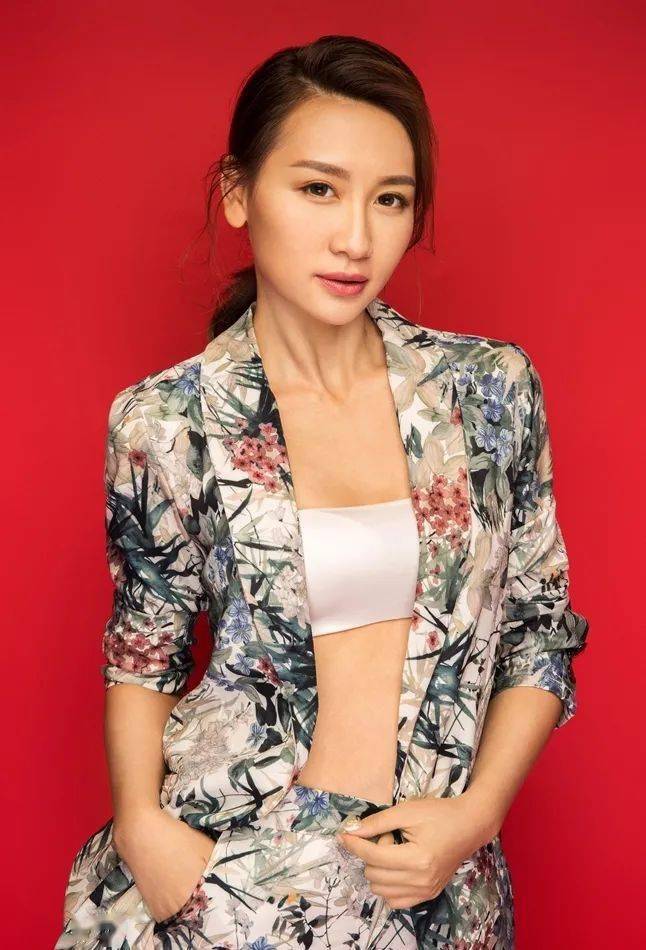 教导员海西商界第四届海西财智女性微笑代言人悦跑寄语君子终日乾乾