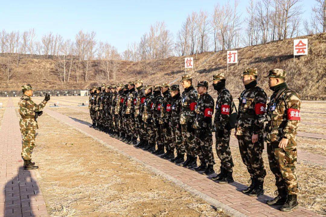 近日,武警吉林总队白城支队为检验新兵训练质效,组织新兵进行实弹射击
