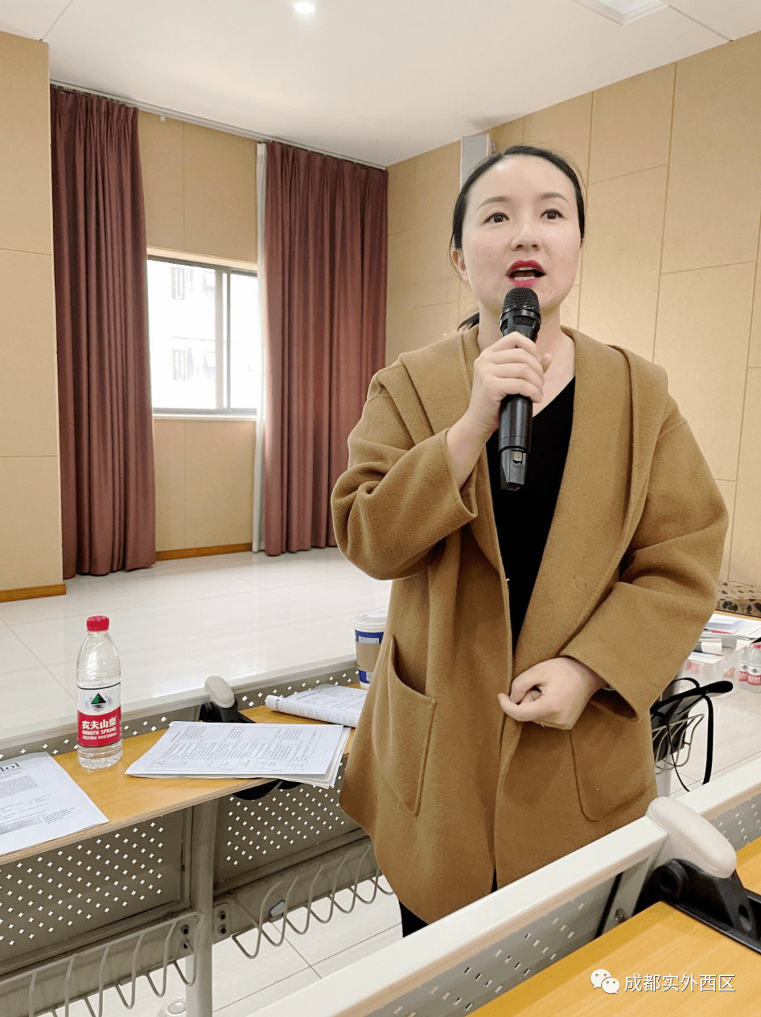 德语教师刘文娟献课成实外集团多语种同课异构研讨会