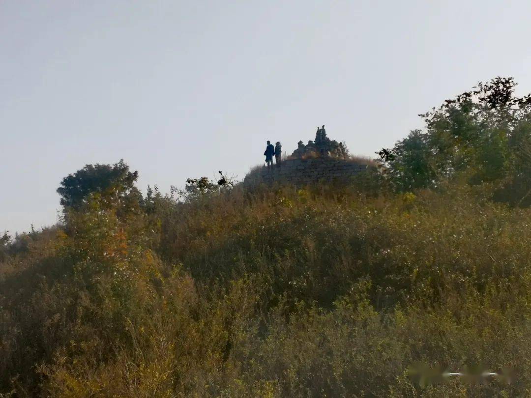 燕州城山坡上的那些石头