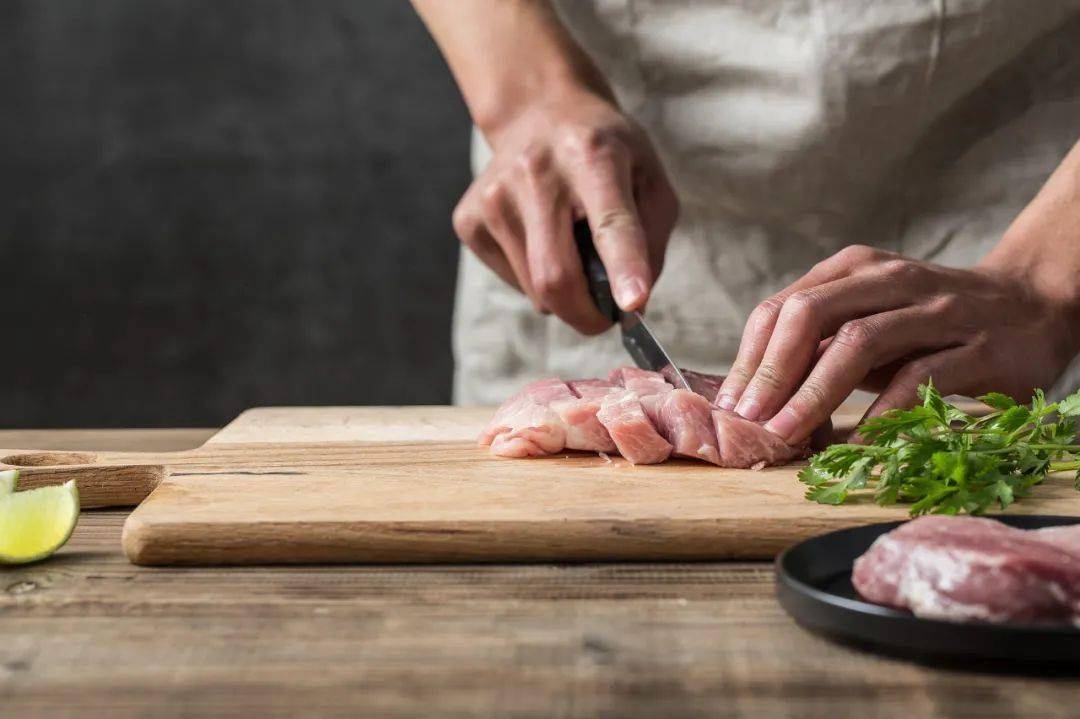 刀切肥肉容易滑动学会这几个切食物小妙招食物不粘刀还轻松