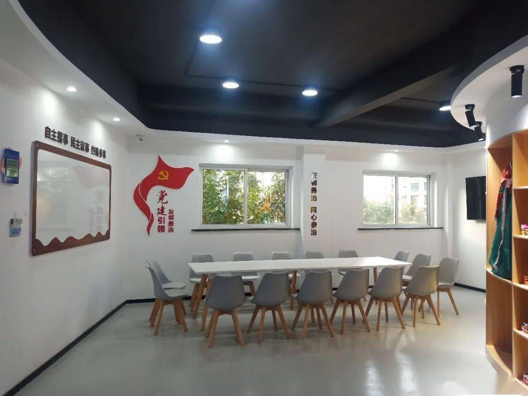 友邻点配备了少数民族工作展示区,民族特色工艺品展示区,友邻议事厅