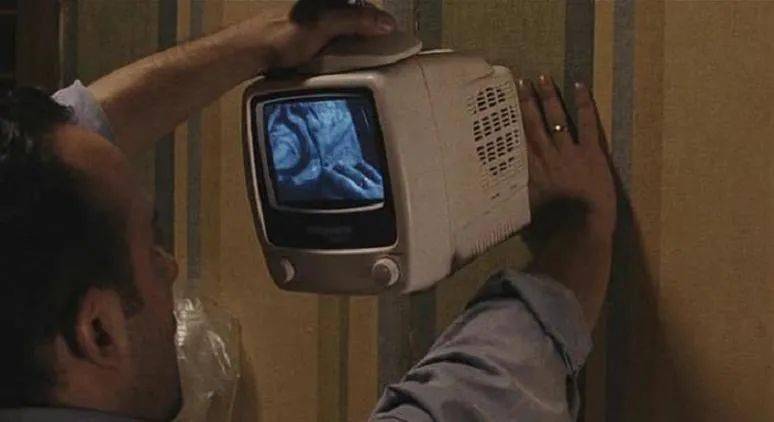 西班牙电影《婴儿房》(2006)剧照.