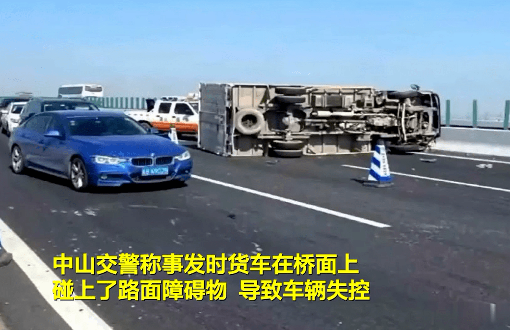 广澳高速一小车被撞后连翻数圈,直落20米桥底!_手机搜狐网