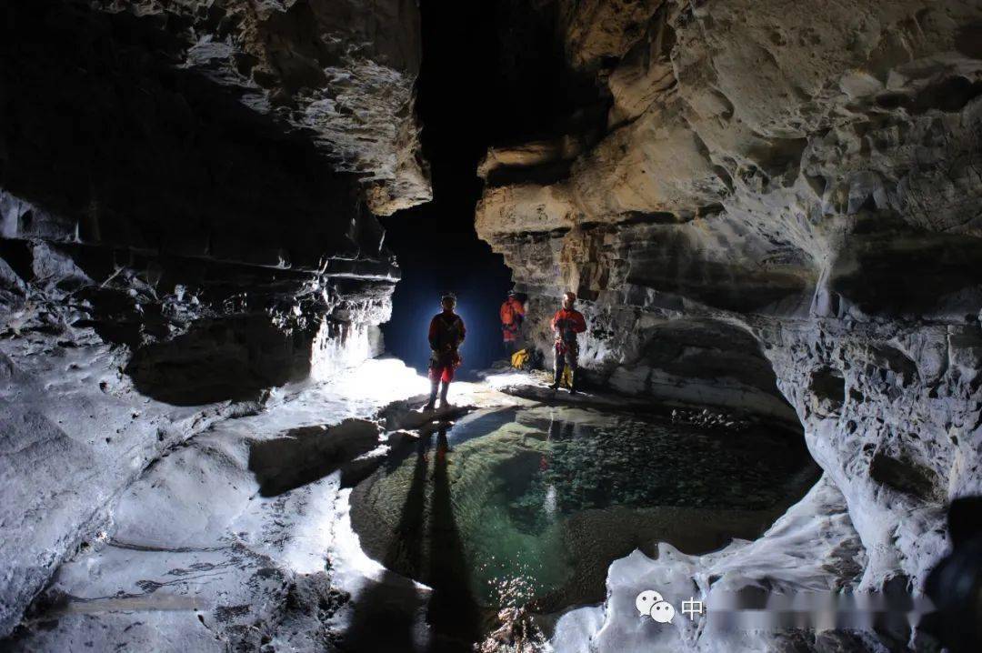 安顺市格凸河燕子洞"苗厅" 摄影 / 周元杰我国喀斯特洞穴的最美洞穴之