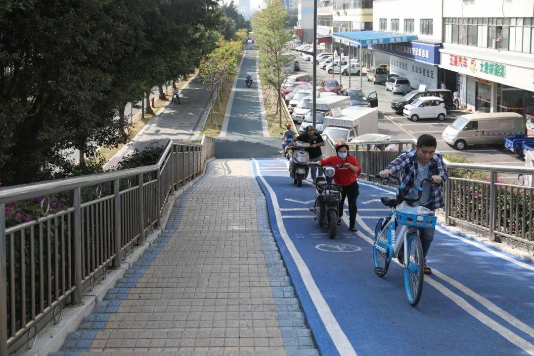 更宽更美更安全的天桥非机动车推行道你值得拥有