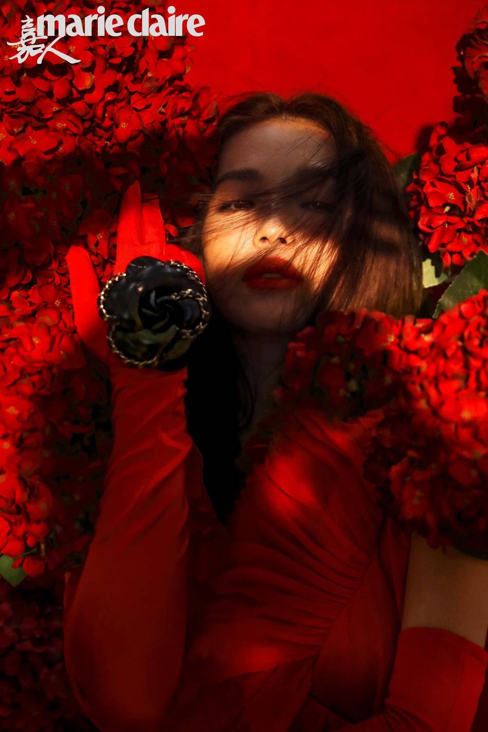 舒淇登杂志封面02红色长裙美艳气场