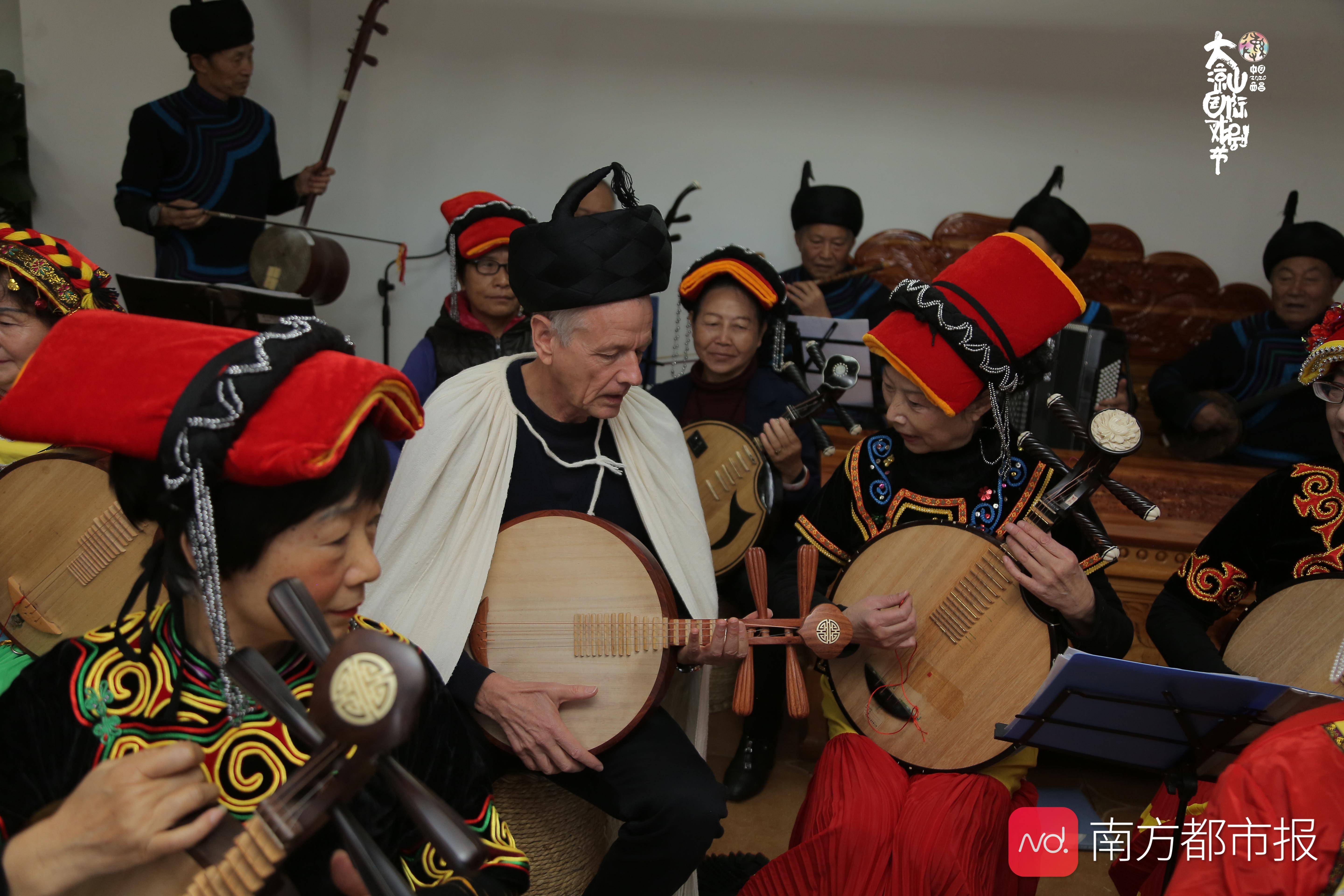 彝族吹奏乐器图片
